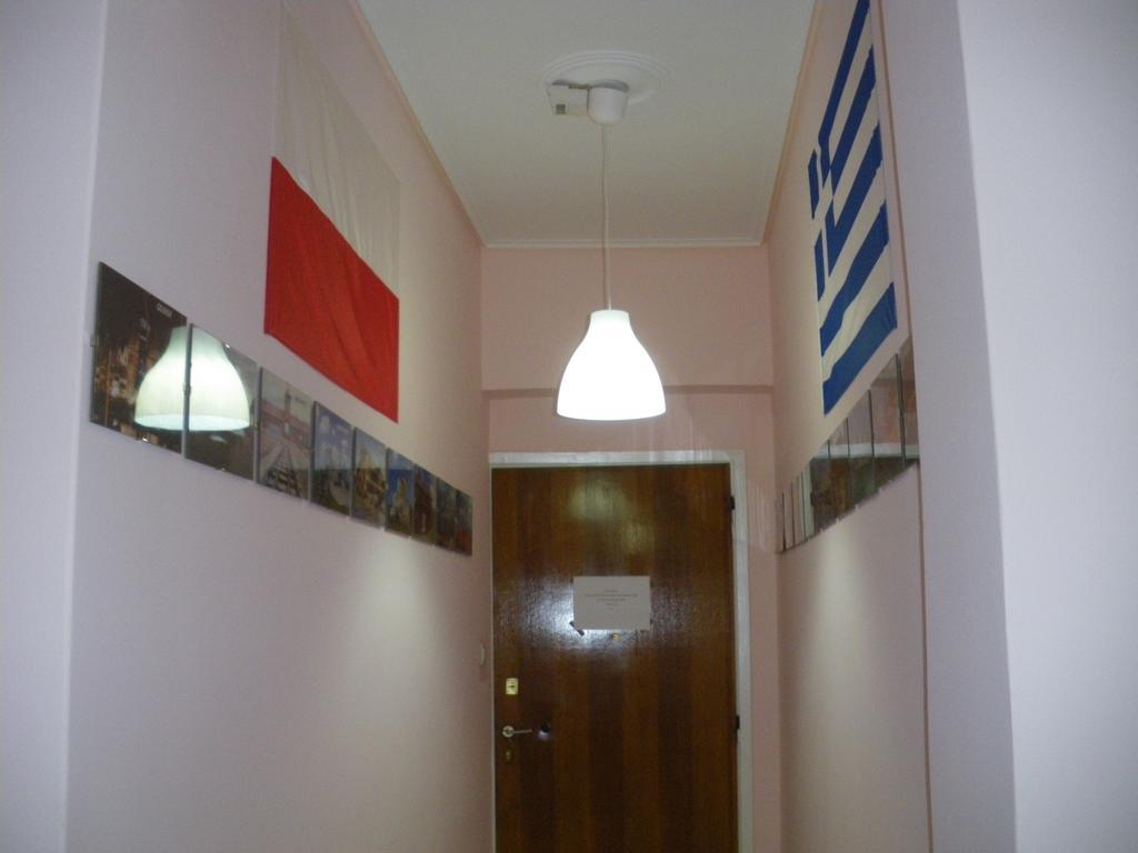 Petaluda House 1 Bed & Breakfast Атина Екстериор снимка